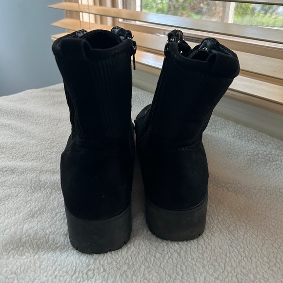 Sweater Boots - Picture 4 of 5